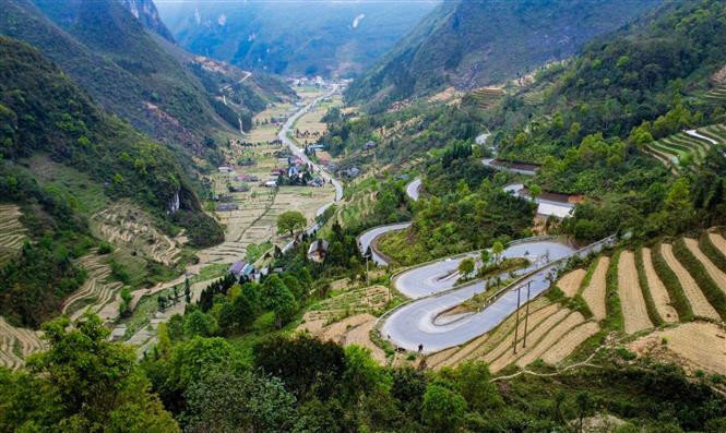 Begin your Tuyen Quang Tours with a scenic adventure